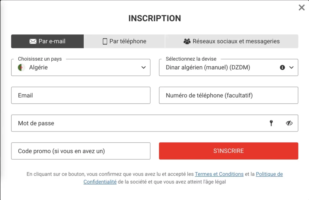 Capture d'écran du formulaire d'inscription de MegaPari Algérie affichant les options e-mail, téléphone et réseaux sociaux.